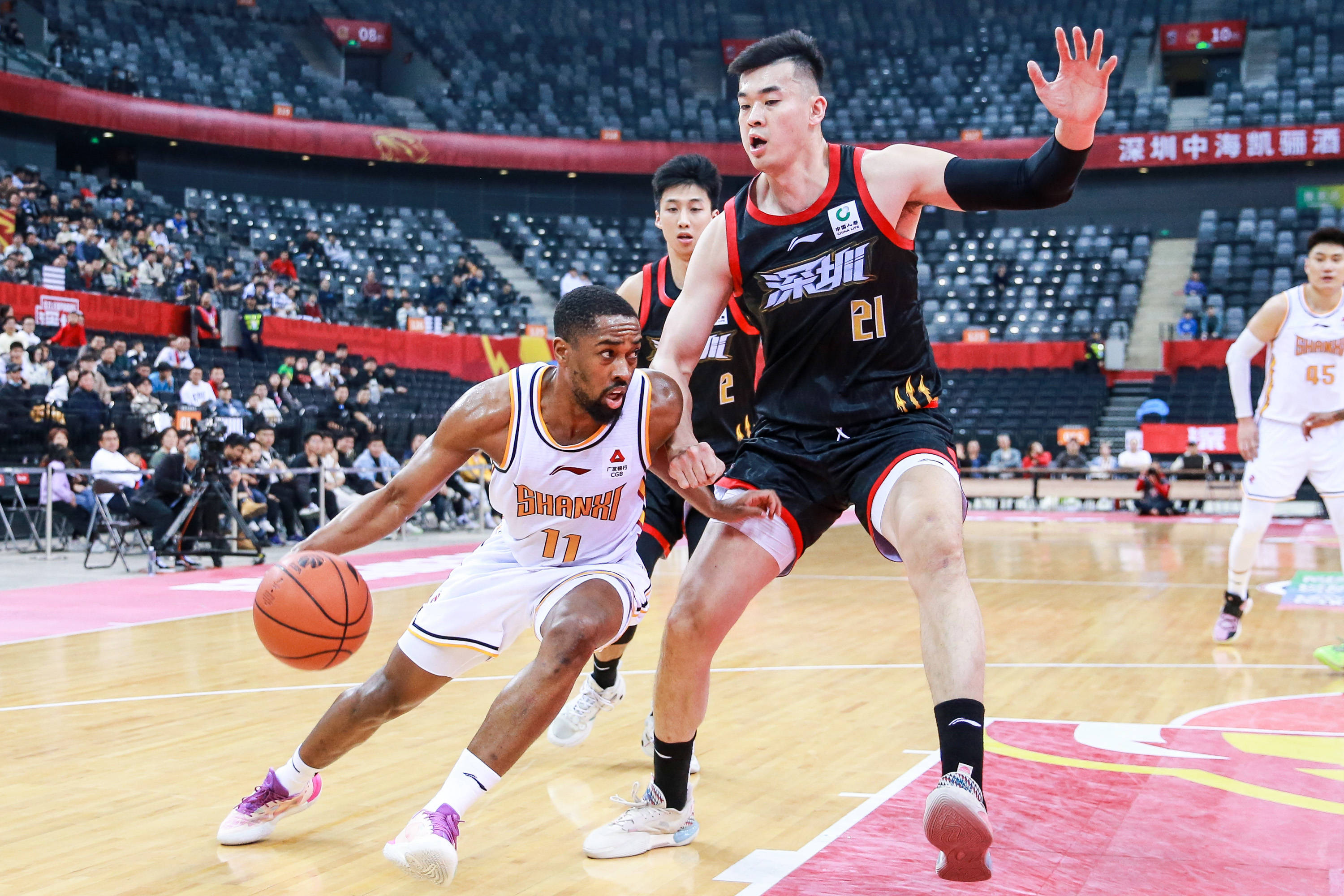 现场气氛紧 现场气氛紧