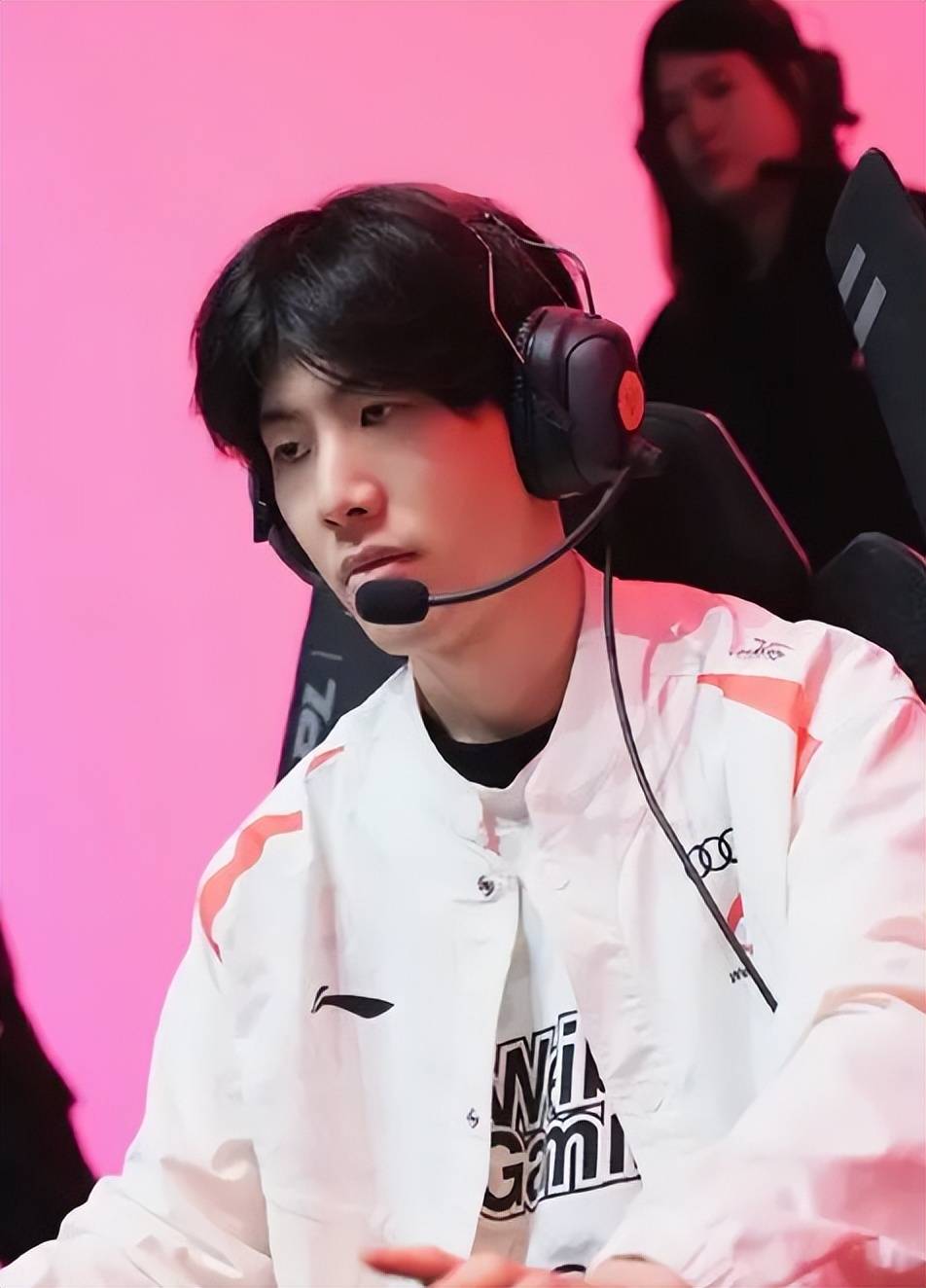 以其出色的 以其出色的