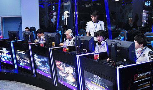 孩子们在雪 孩子们在雪