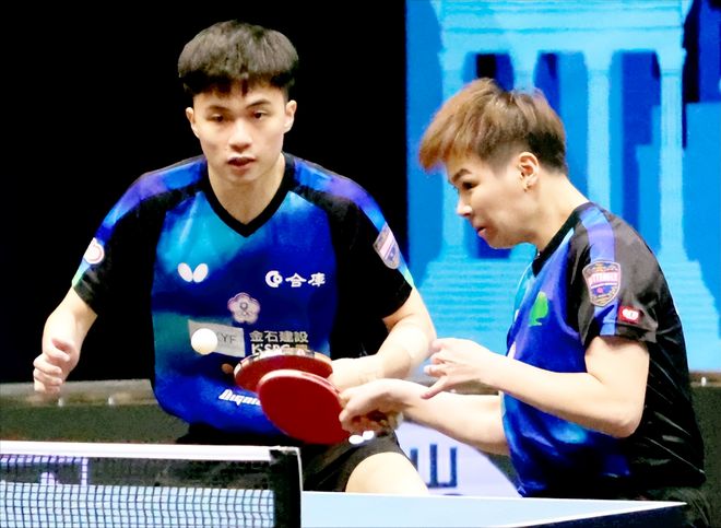 西蒙斯在费 西蒙斯在费