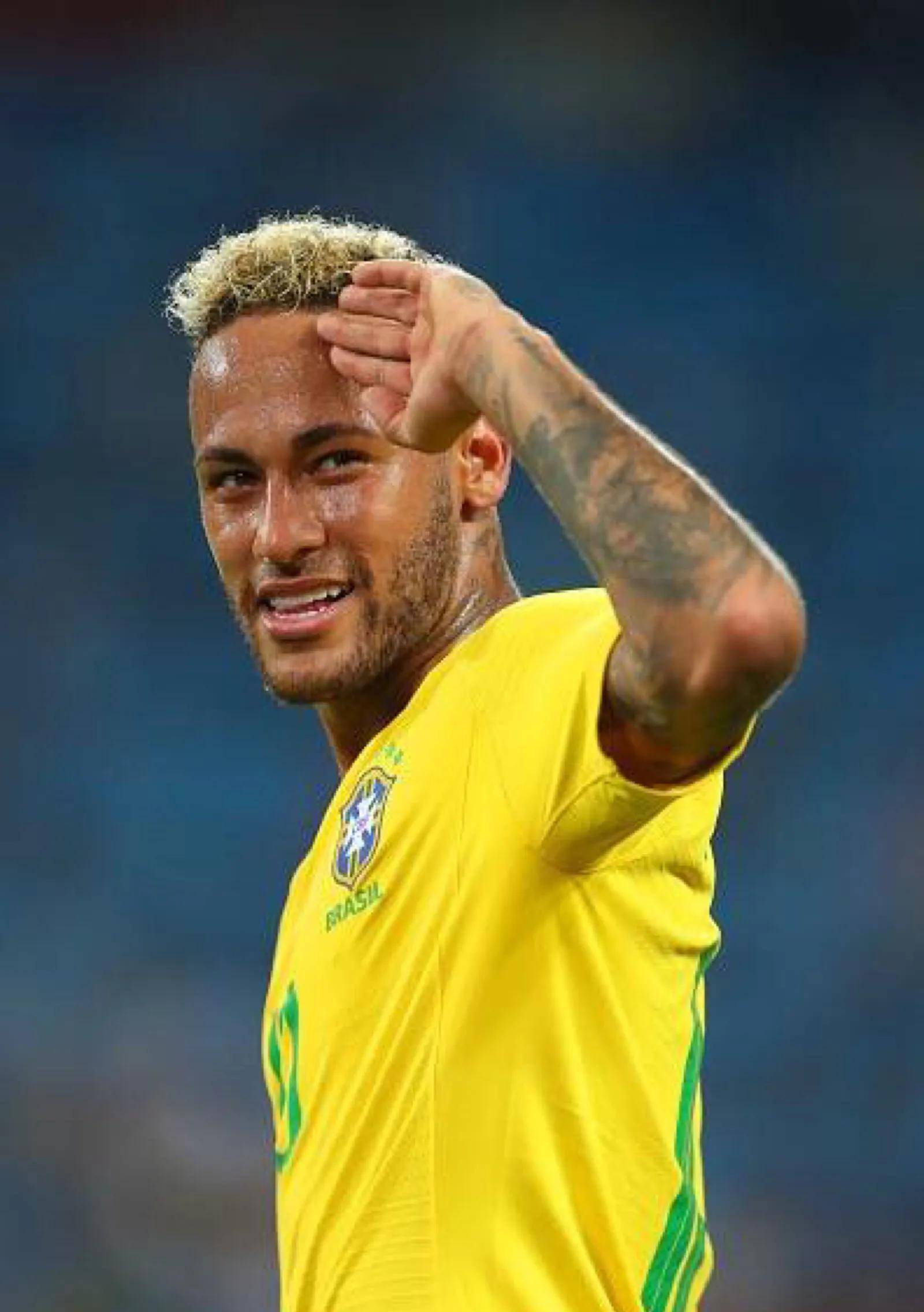 莱万凭借丰 莱万凭借丰