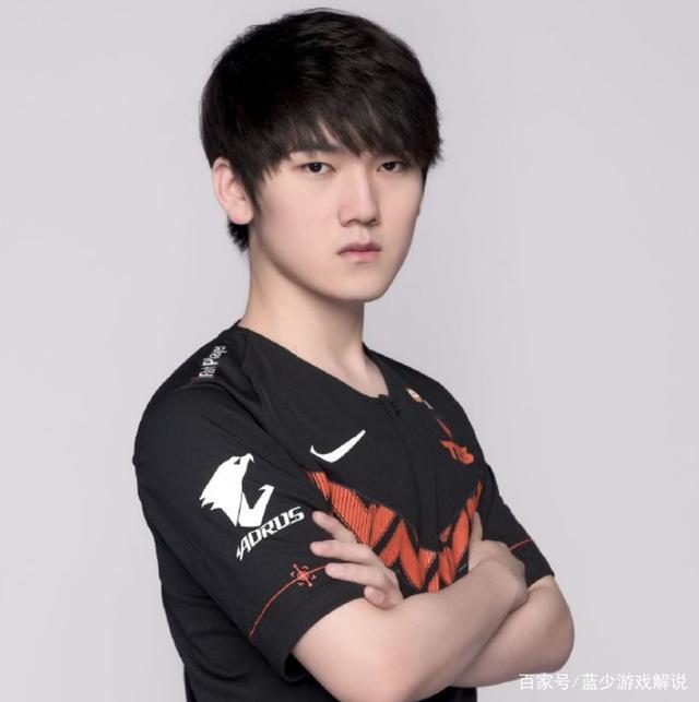 与球场灯光 与球场灯光